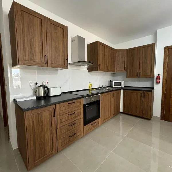Luxe Living - Modern 3 Bedroom Xghajra Apartment, hotel in Xgħajra