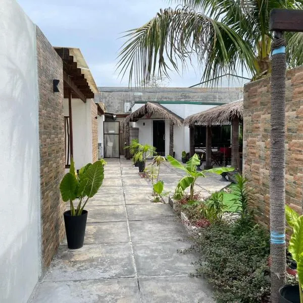 Himeyn Beach Inn - Ocho Homes by Eight Continents, hotel v destinaci Hanimaadhoo