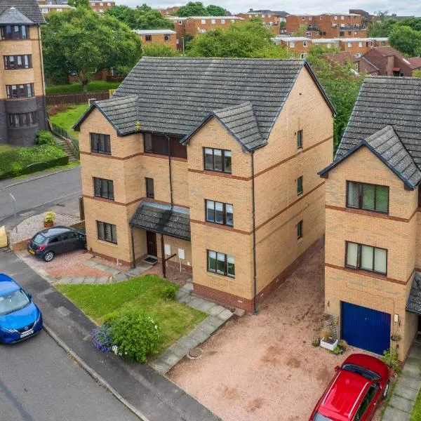 Langley House, 5 bed, all doubles with Smart TV fully equipped kitchen and spacious with private parking INVOICES and REDUCED RATES only available through Langley Cottages and Apartment IDEAL FOR TRADES, hotel en Dundee