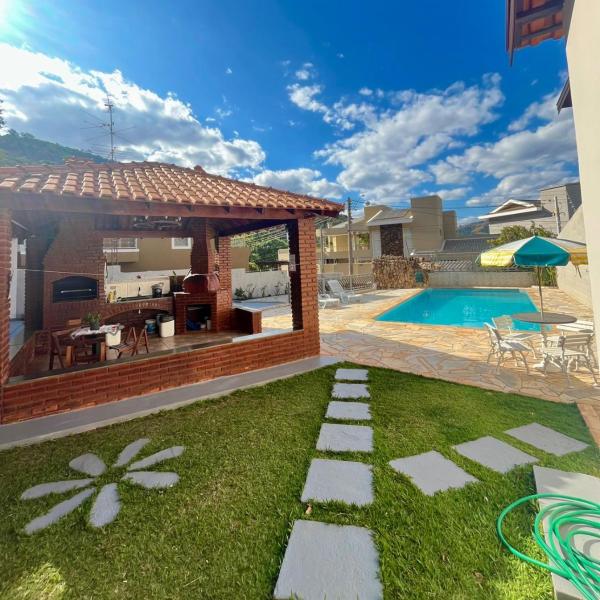 Casa no Centro de Águas de Lindóia com Piscina