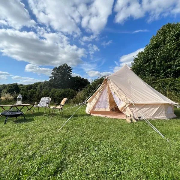 Bell Tent 4m and 7m Fossewold Cotswold Camping, hotel v destinaci Moreton in Marsh