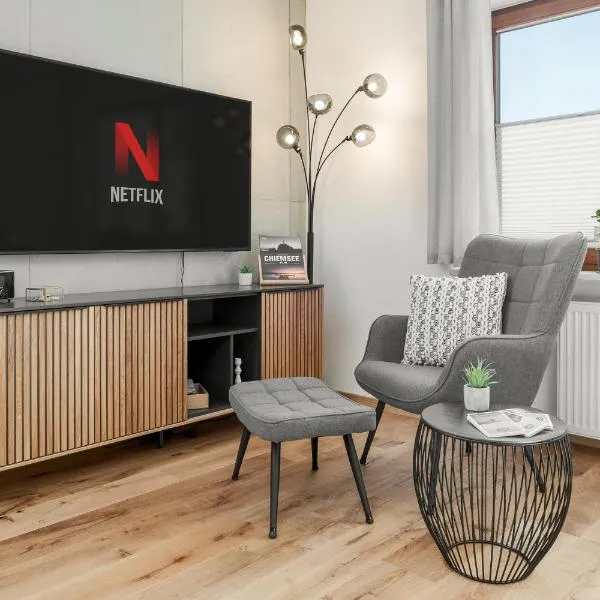 FENJOY Design Studio Apartment, hótel í Bernau am Chiemsee