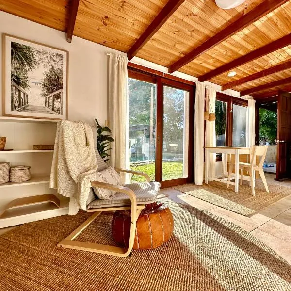 Private Access Retreat 1 Queen Bedroom w Stunning Pool and Ocean Views, hotel in Ocean Shores