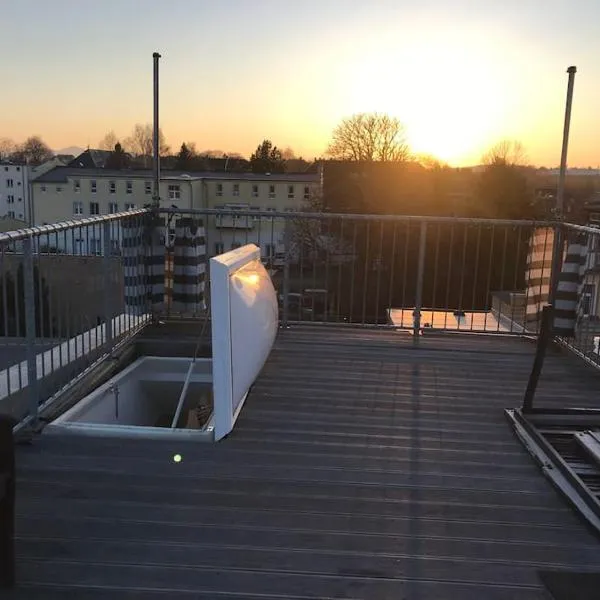 Dachgeschoßwohnung mit Dachterrasse, Hotel in Zittau