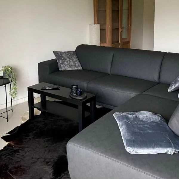 Duplex appartement in rustige woonwijk, hotel em Mortsel
