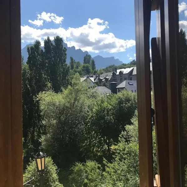 Apartamento la Abadía en Tramacastilla, hotel a Tramacastilla de Tena