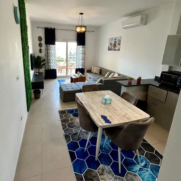 Amwaj Resort امواج الساحل الشمالى 2 نوم 2 حمام, hotel v destinaci El Alamein