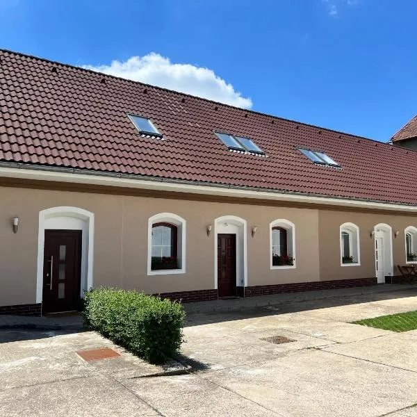 Penzion Mánes, hotel v destinaci Krabčice