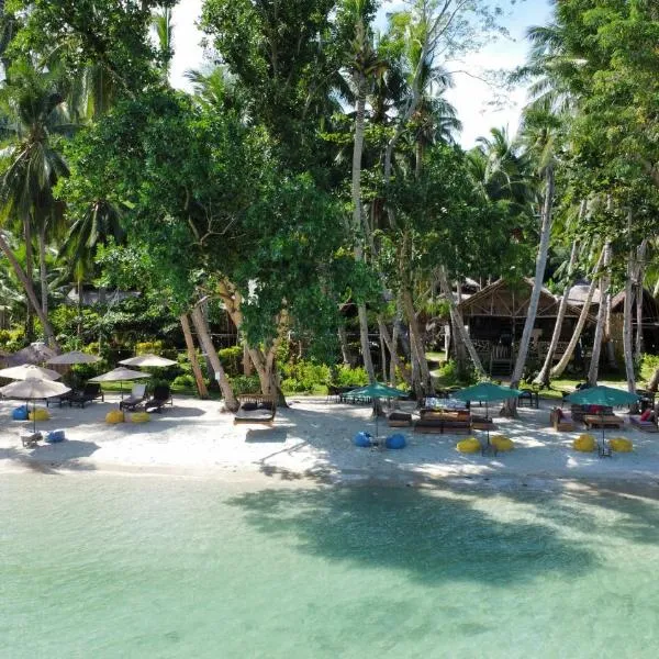 Prince John Beachfront Eco Bungalows and Restaurant, hotel in San Vicente