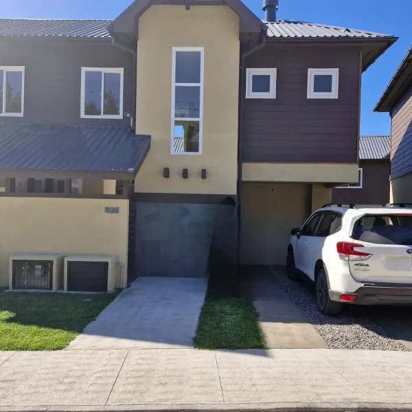 Hermosa casa en pucon, hotel in Pucón