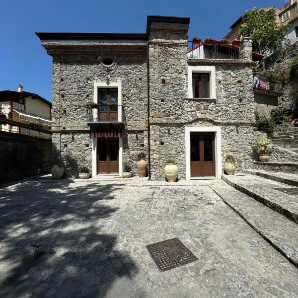 Casa Marinari – hotel w mieście Scalea