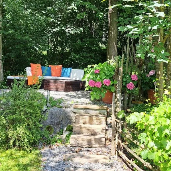 Ferienhaus Lechner am Waldrand mit Sauna, Bergblick und Naturgarten", khách sạn ở Abtenau