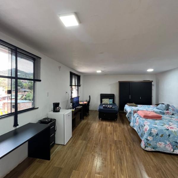 Quarto Grande Com Banheiro Privativo em OP