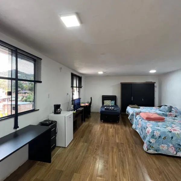 Quarto Grande Com Banheiro Privativo em OP, hotel in Ouro Preto