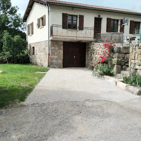 Gîte en pleine campagne, hotel v destinaci Saint-Haon