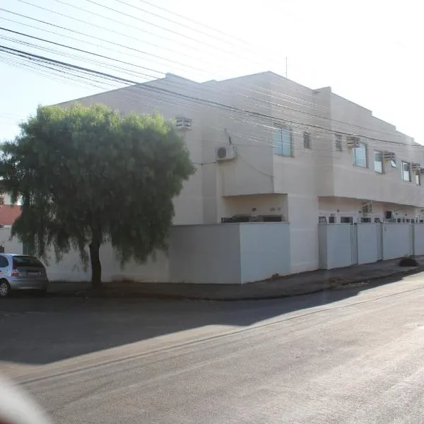 Apartamento com 2 quartos e ótima localização em Ourinhos, hotel in Ourinhos