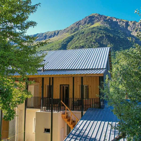 Zhabeshi에 위치한 호텔 Givi Kakhiani's Svaneti Guesthouse