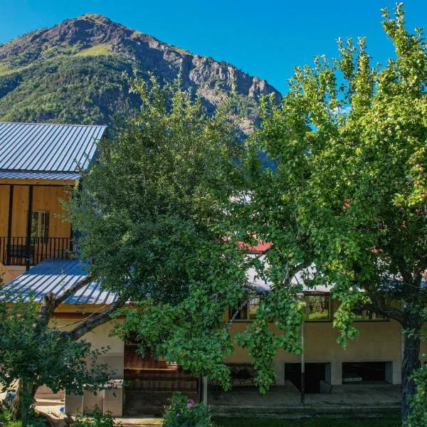 Givi Kakhiani's Guesthouse, hotel v destinaci Zhabeshi