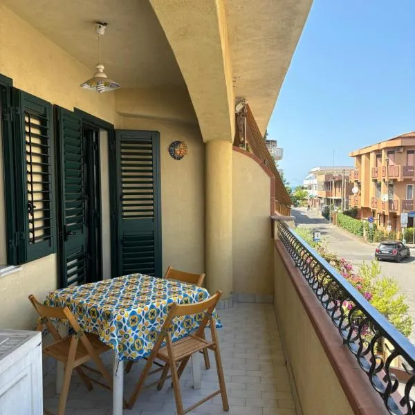 Incantevole appartamento a Tonnarella, hotel v destinácii Torre Forte