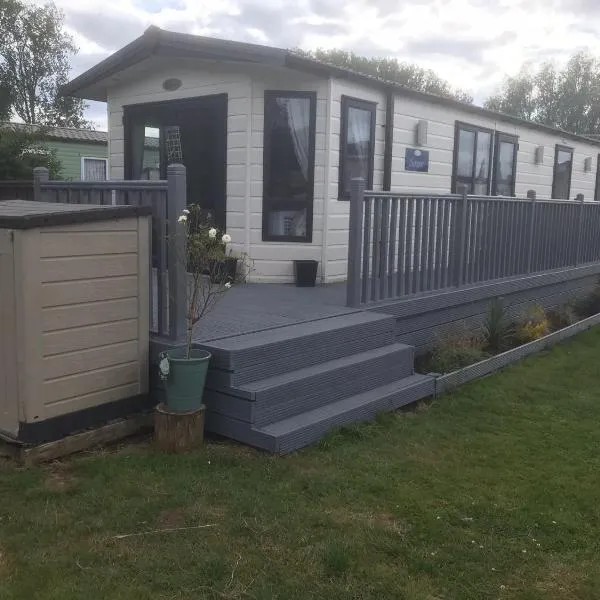 Beautiful 2 bedroom caravan on Billing Aquadrome, hotel in Northampton