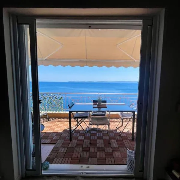 Sea & Serenity - Balcony Daydreaming، فندق في نيوس مارماراس