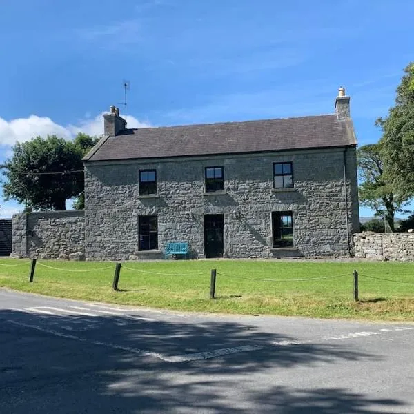 Wild Atlantic Way Historic House in the Burren 2 night min stay, hotel en Burren