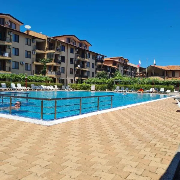 Апартаменти-Студия в Комплекс Нестинарка, hotel u gradu Carevo