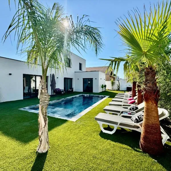 Villa Vanille Cap d Agde Luxe piscine chauffée 5 étoiles, hotel v destinácii Le Grau-dʼAgde