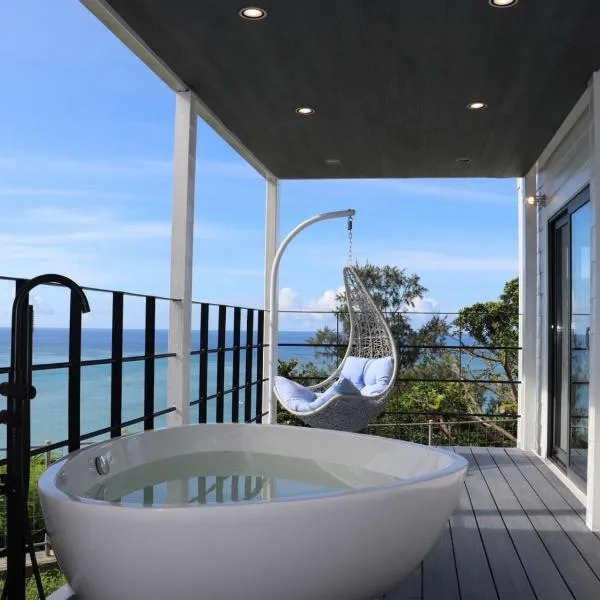 GLORY ISLAND OKINAWA Yabusachi Resort, hotel en Nanjō