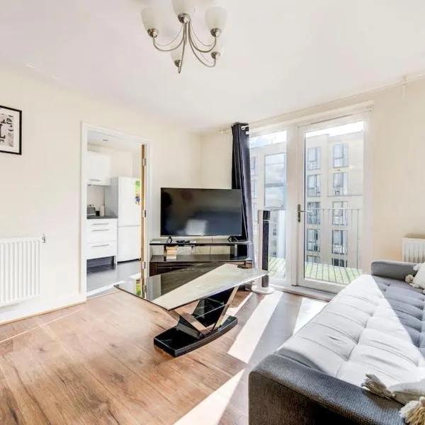 Beautiful 2 bedroom 2 bathroom apartment in Colindale, hotel in Colindale