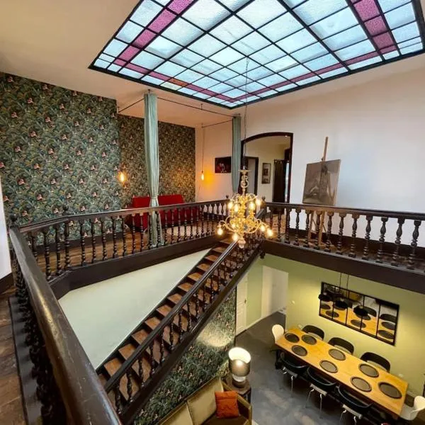 Maison "L'oeil du Prince" - Verdun Centre - Terrasse - Wifi - 7 couchages - 10 personnes - Garage Vélo et moto - Géré par PrestaZen'Services, hotel in Verdun