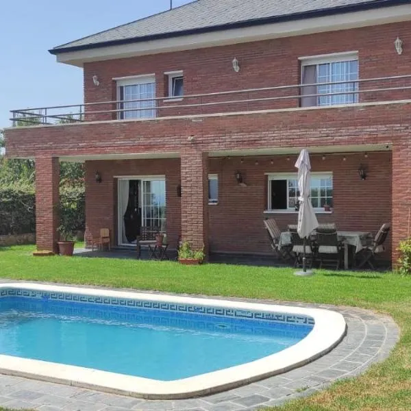Villa Brisas - Preciosa villa con gran intimidad y piscina, hotel en Segur de Calafell
