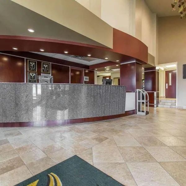Quality Inn & Suites Bay Front, khách sạn ở Sault Ste. Marie