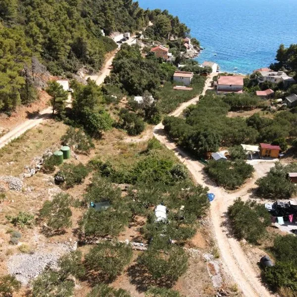 Secluded getaway tiny home - Skozanje bay, island Hvar, hotel v destinaci Gdinj