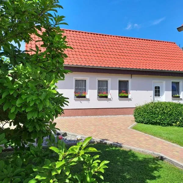 Ferienhaus Lara, hotel em Katzow