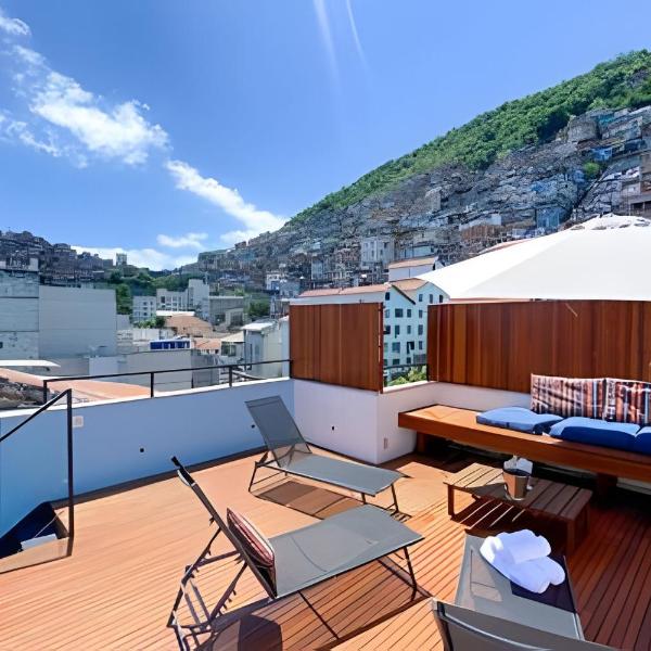 Cobertura com deck para alugar até 8 pessoas em Copacabana