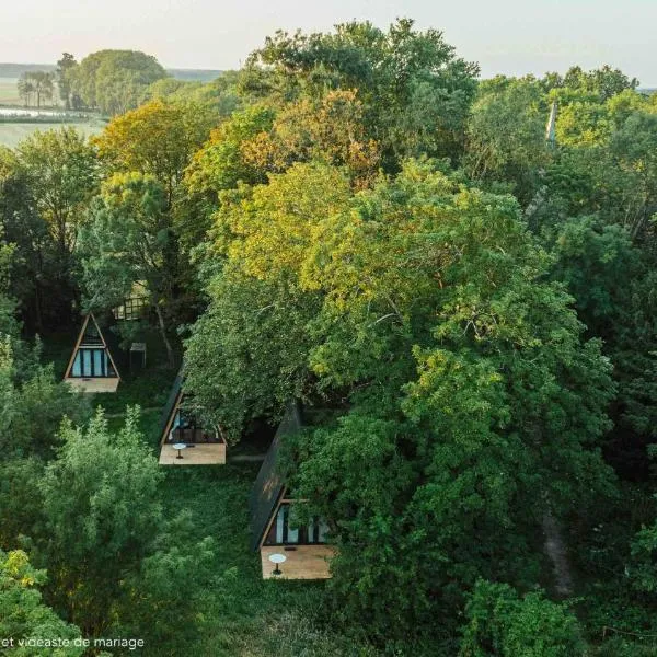 Ecolodges de rêve dans un château de conte de fées, hotel v destinaci Les-Trois-Moutiers