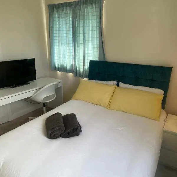 Bittern Lodge Homestay with Free Parking & Parking for cruise available, Full access to kitchen in Southampton, hotel in Southampton