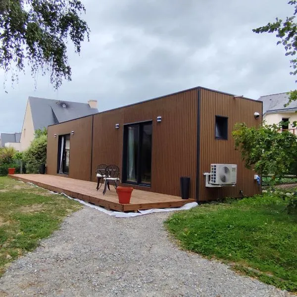 Tiny house, hotel in Bruz