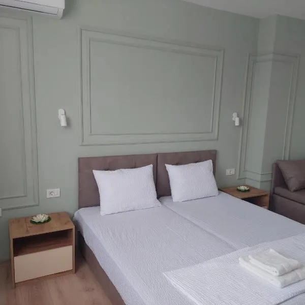 Lotos Apartments, hotel in Struga