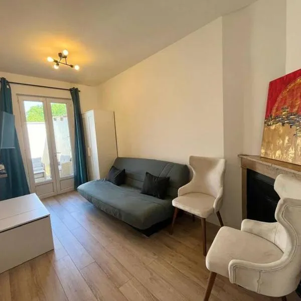 Duplex avec terrasse à 15 min de Lyon, hotel v destinaci Pierre-Bénite