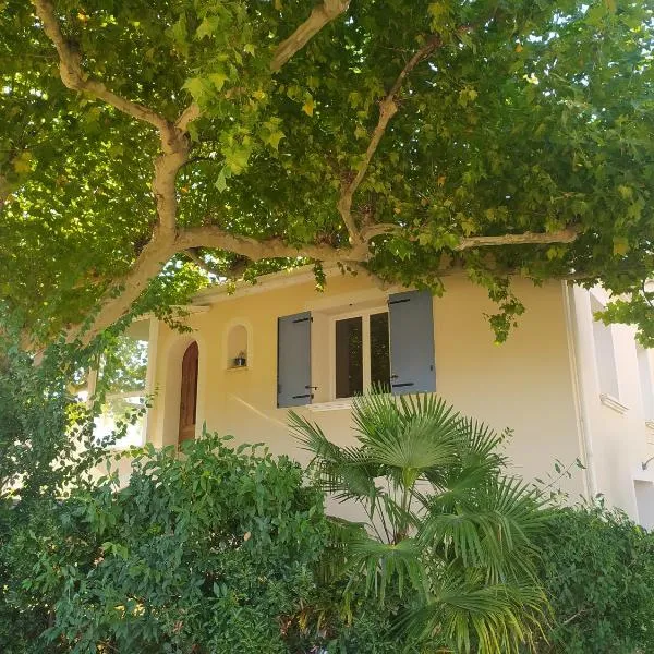 Les hirondelles de L'Embisque, hotel v destinaci Bollène