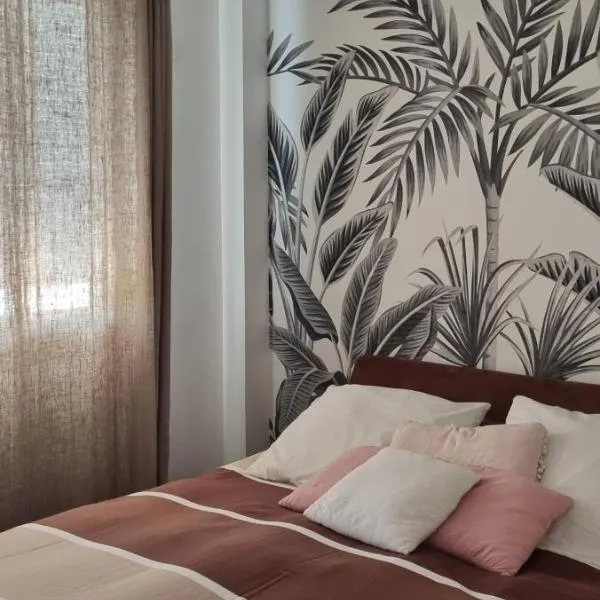 SWEETY HOME - proche PARIS - Parking PRIVE, hotel in Montreuil
