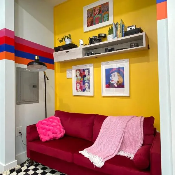Heart of NY - 17 min to Empire State & Times Sq, hotel v destinaci Jersey City