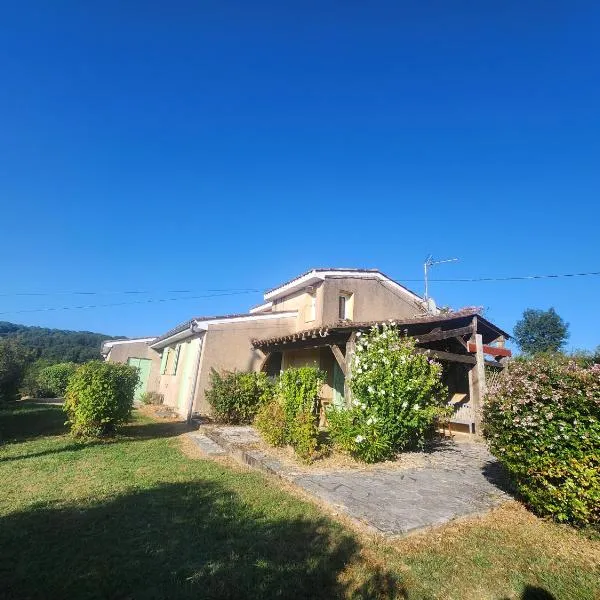 Maison familiale ou entre amis à la campagne – hotel w mieście Nanthiat