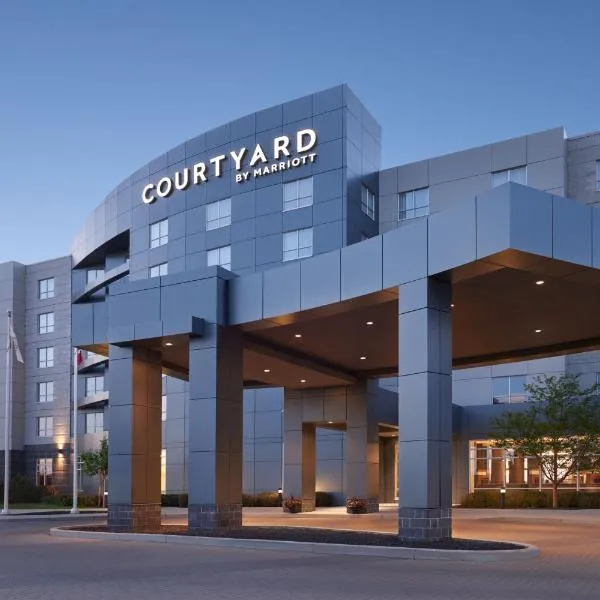 Courtyard by Marriott Calgary Airport، فندق في كالغاري