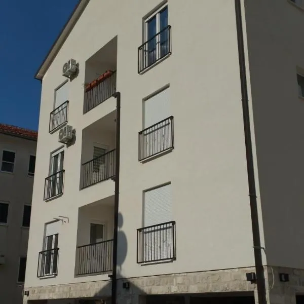 Apartman Porto Novi, hotel di Ðenovići