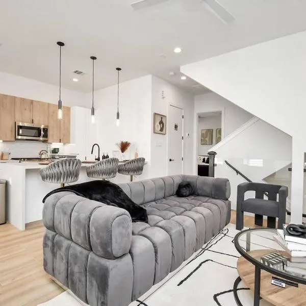 Chateau de Amour- Exquisite Townhouse - Med Center, Downtown HTX, hotel v destinaci Houston