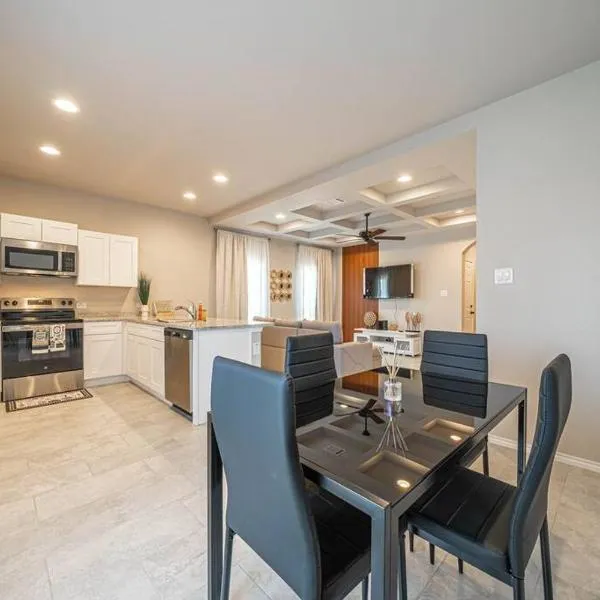 Gorgeous, Brand New 3 Bedrooms Home- Built 2024, Near SeaWorld & Lackland AFB, hotel v destinaci San Antonio
