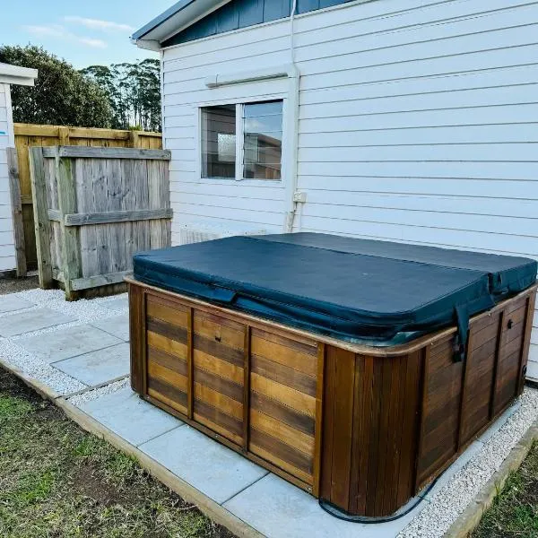 The Bach - Spa Pool, Pets, Scooters & Family Friendly, hotel v destinaci Whitianga